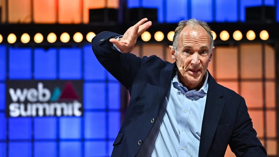 Tim Berners-Lee is building the 'third layer.' Don't call it Web3 - Fast Company Middle East | The future of business and innovation.